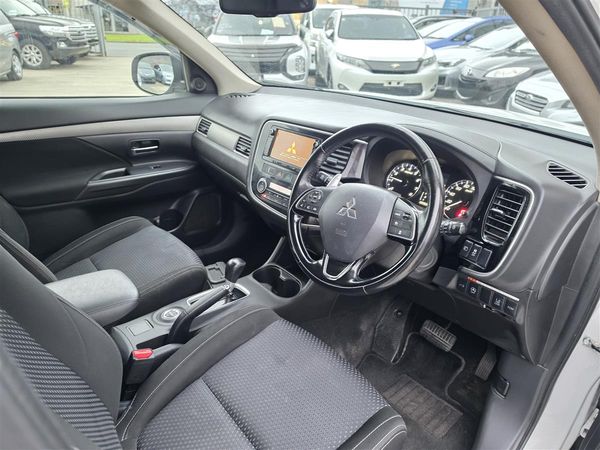 2015 Mitsubishi Outlander 4WD Auto Stop 7 Seater Adaptive Cruise Lane Assist FCM Rev Cam Finance Available Carousel 8