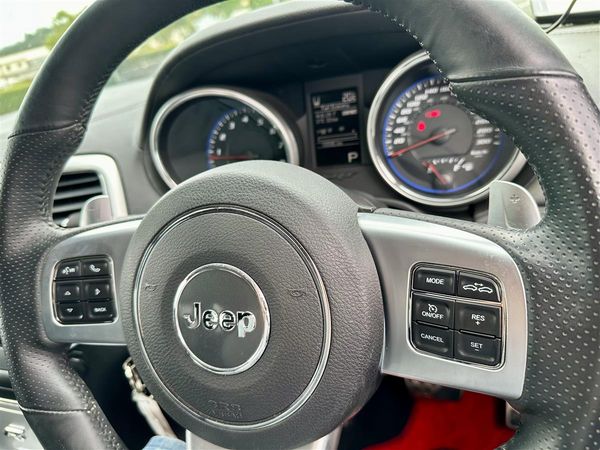 2013 Jeep Grand Cherokee 6.4L HEMI SRT8 Carousel 13