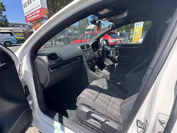 2011 Volkswagen Golf GTI Carousel 8