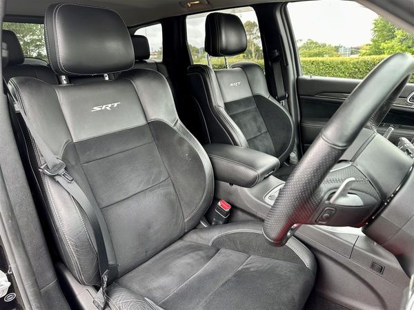 2013 Jeep Grand Cherokee 6.4L HEMI SRT8 Carousel 15