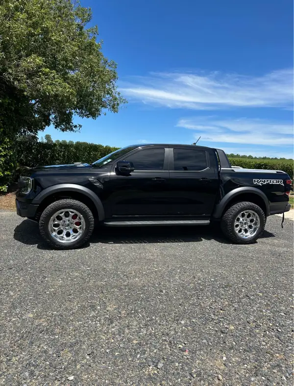 Ford Raptor 2025 Carousel 5