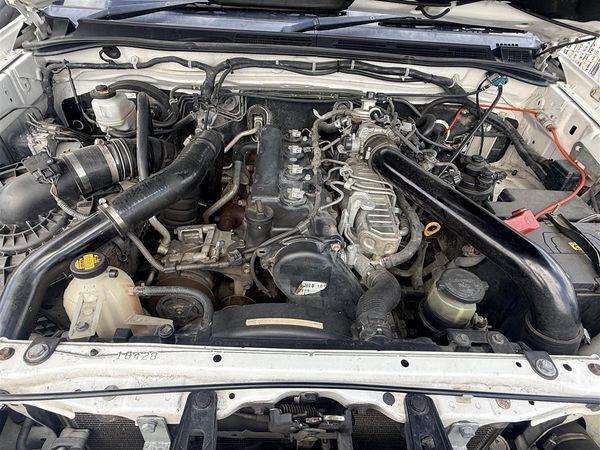 2014 Toyota Hilux SR5 4WD 3.0TD DC 5M Carousel 13