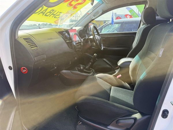 2014 Toyota Hilux SR5 4WD 3.0TD DC 5M Carousel 9