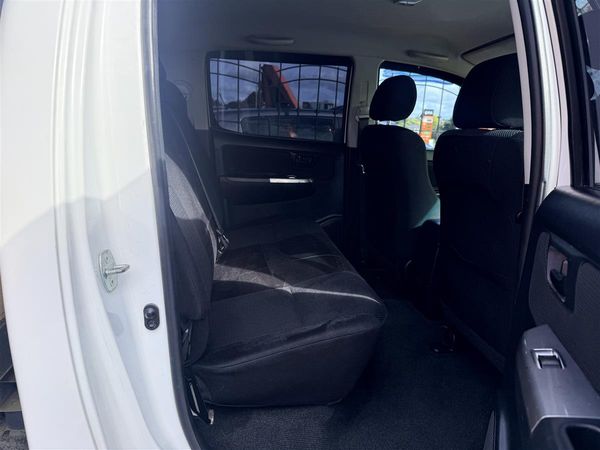2014 Toyota Hilux SR5 4WD 3.0TD DC 5M Carousel 11