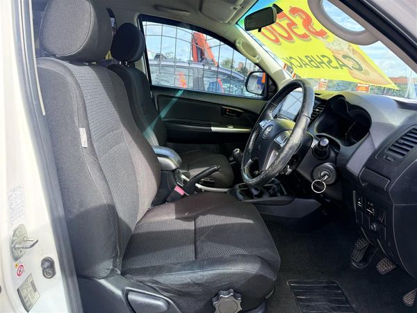 2014 Toyota Hilux SR5 4WD 3.0TD DC 5M Carousel 3