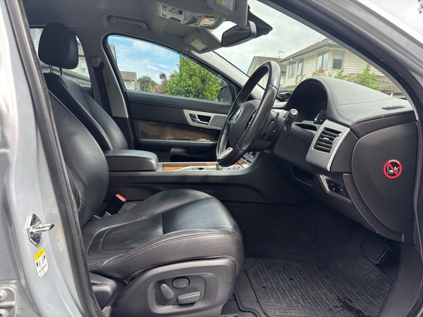 2012 Jaguar XF 3.0P V6 Luxury Carousel 9