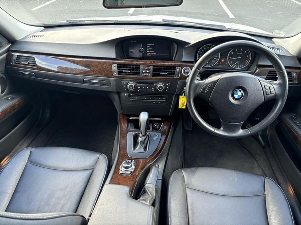 2011 BMW 320i Tourer Sport Carousel 8