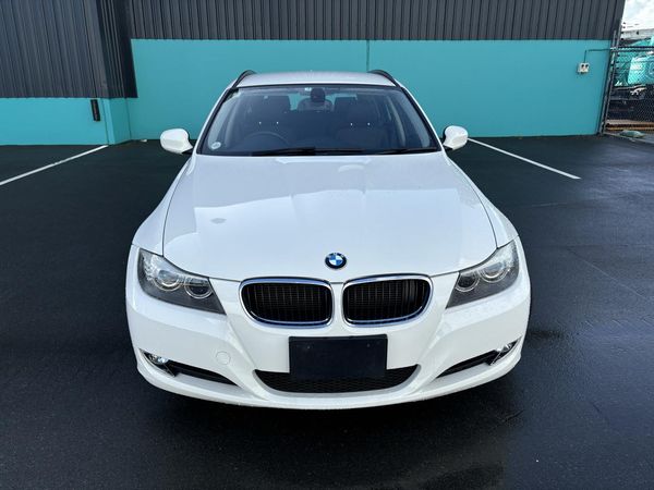 2011 BMW 320i Tourer Sport Carousel 3