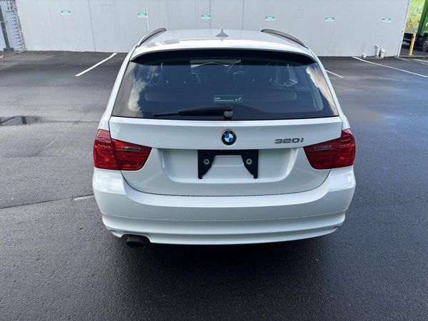 2011 BMW 320i Tourer Sport Carousel 6
