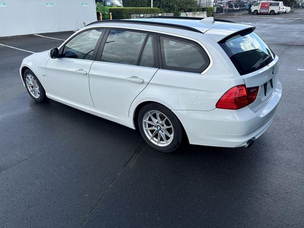 2011 BMW 320i Tourer Sport Carousel 5