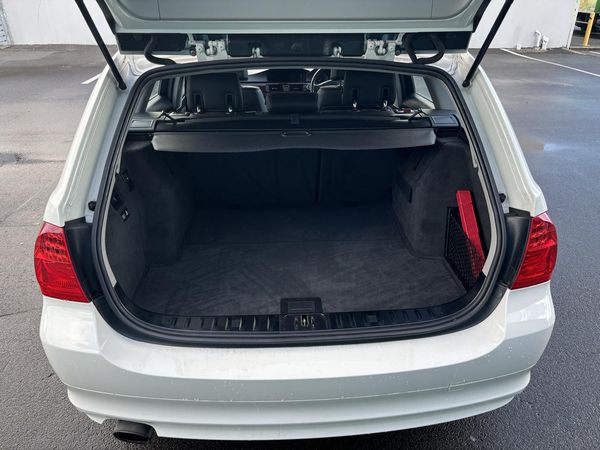 2011 BMW 320i Tourer Sport Carousel 2