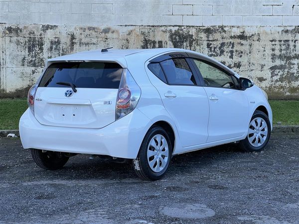 2012 Toyota Aqua G / PUSH START Carousel 12