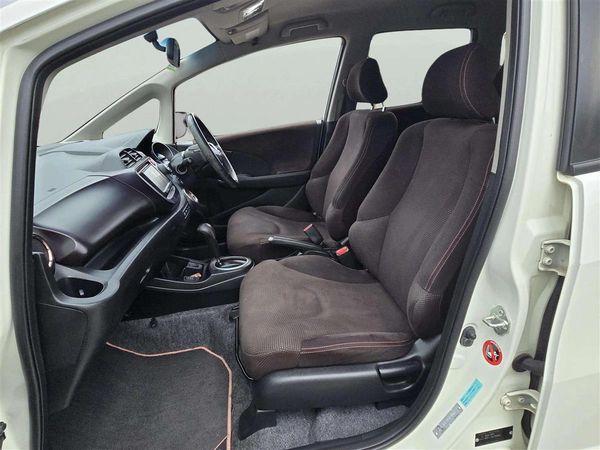 2012 Honda Fit HYBRID !! Top Spec !! heated seats !! Cruise control !! Reverse camera Carousel 8