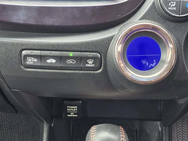 2012 Honda Fit HYBRID !! Top Spec !! heated seats !! Cruise control !! Reverse camera Carousel 16