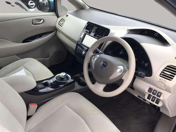 2011 Nissan Leaf Carousel 8