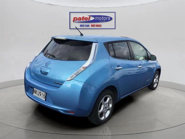 2011 Nissan Leaf Carousel 2