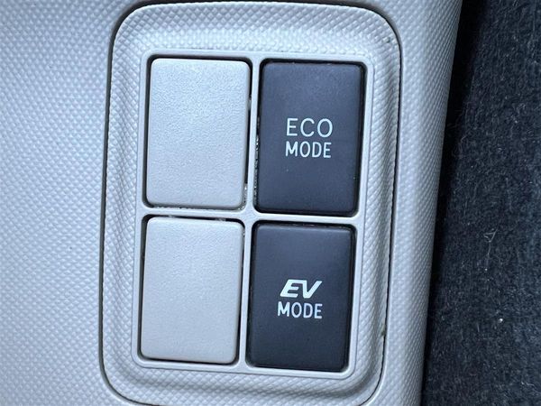 2012 Toyota Aqua G / PUSH START Carousel 6