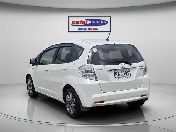 2012 Honda Fit HYBRID !! Top Spec !! heated seats !! Cruise control !! Reverse camera Carousel 6