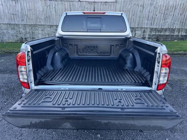 2015 Nissan Navara ST 2.3D/7AM/UT/4DR/5 Carousel 6