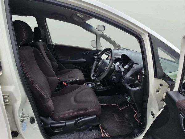 2012 Honda Fit HYBRID !! Top Spec !! heated seats !! Cruise control !! Reverse camera Carousel 11
