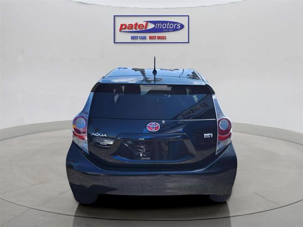 2012 Toyota Aqua HYBRID Carousel 4