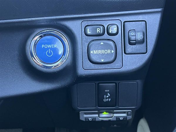 2012 Toyota Aqua G / PUSH START Carousel 4