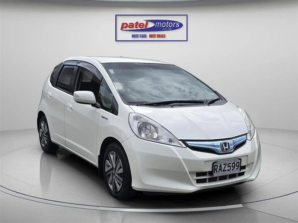 2012 Honda Fit HYBRID !! Top Spec !! heated seats !! Cruise control !! Reverse camera Carousel 2