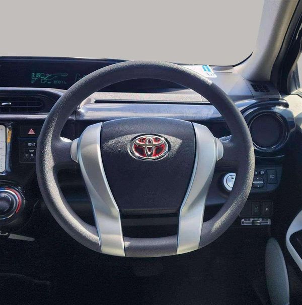2012 Toyota Aqua HYBRID Carousel 11
