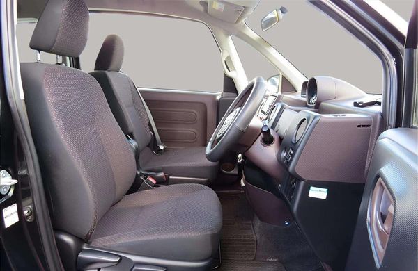 2013 Toyota Spade Carousel 9