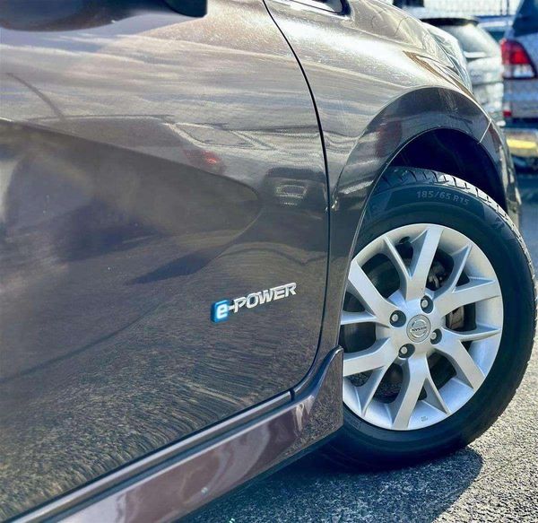 2016 Nissan Note E POWER Carousel 6