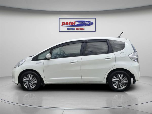 2012 Honda Fit HYBRID !! Top Spec !! heated seats !! Cruise control !! Reverse camera Carousel 7
