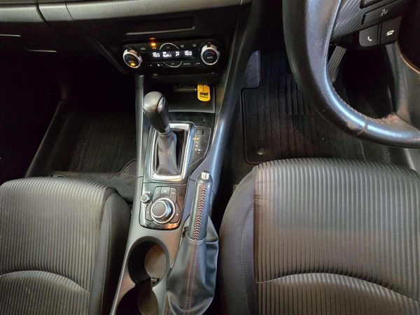 2015 Mazda Axela Carousel 17
