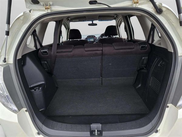 2012 Honda Fit HYBRID !! Top Spec !! heated seats !! Cruise control !! Reverse camera Carousel 10