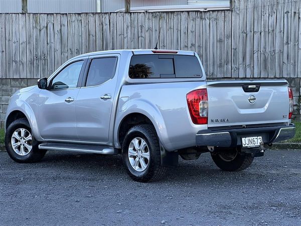 2015 Nissan Navara ST 2.3D/7AM/UT/4DR/5 Carousel 3