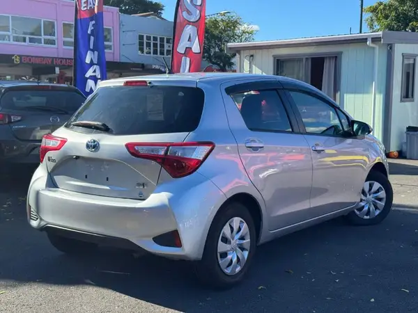 2018 Toyota Vitz Carousel 7