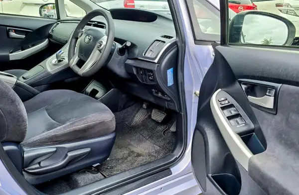 2014 Toyota Prius Carousel 7