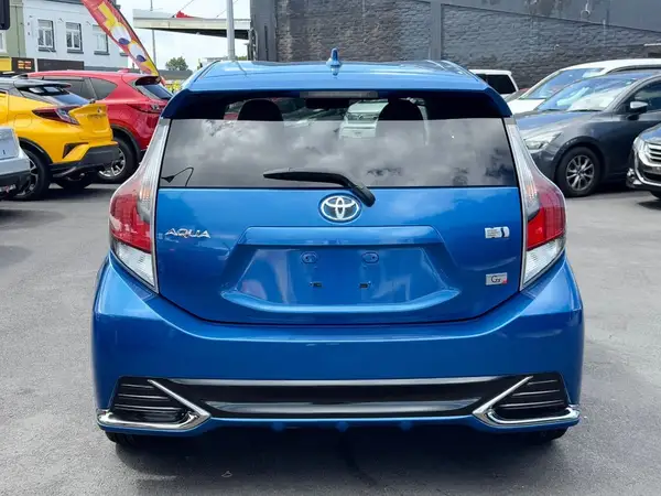 2015 Toyota Aqua GS Hybrid Carousel 5