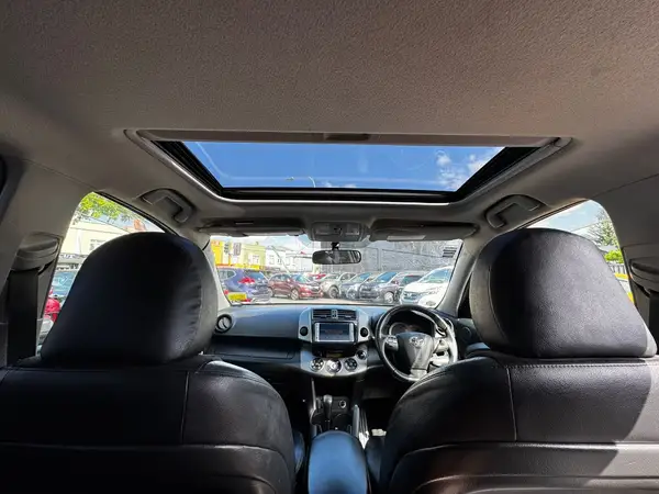 2010 Toyota Vanguard Carousel 9