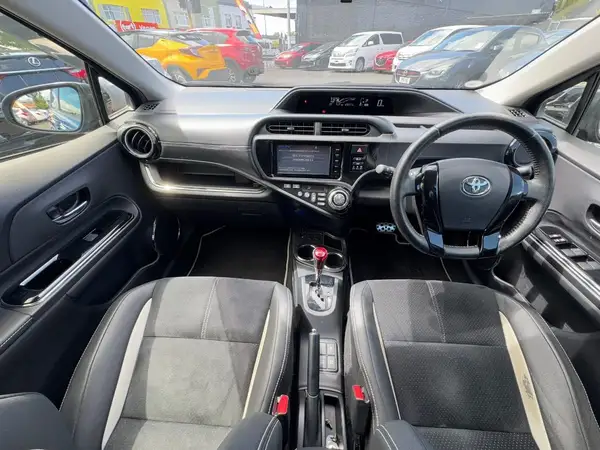 2015 Toyota Aqua GS Hybrid Carousel 2