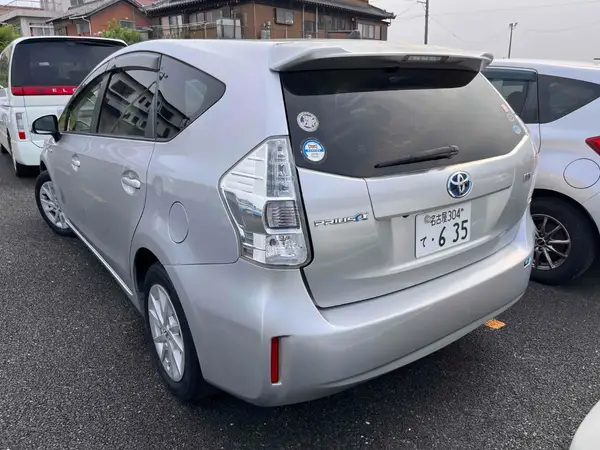 2012 Toyota Prius Alpha G Carousel 8