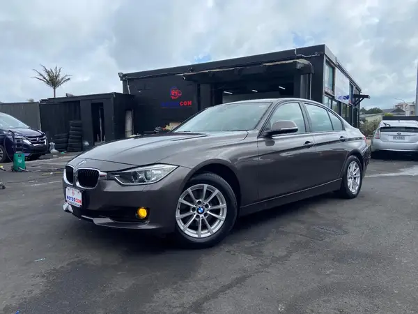 2014 BMW 320i Carousel 8
