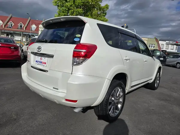 2012 Toyota Vanguard *Down hill assist control, Paddle shifter Carousel 4