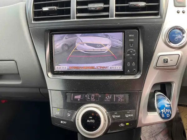 2012 Toyota Prius Alpha G Carousel 2