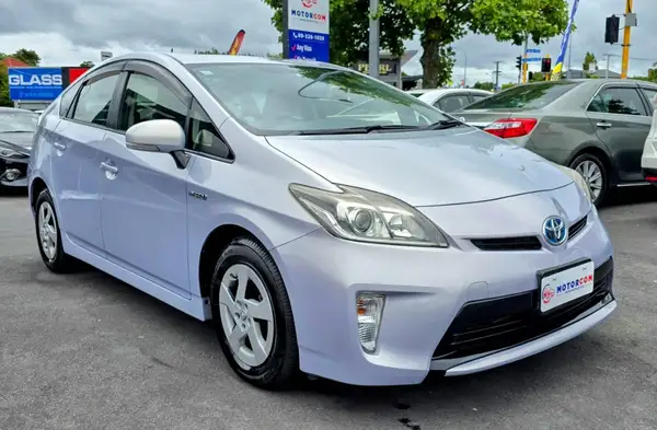 2014 Toyota Prius Carousel 2