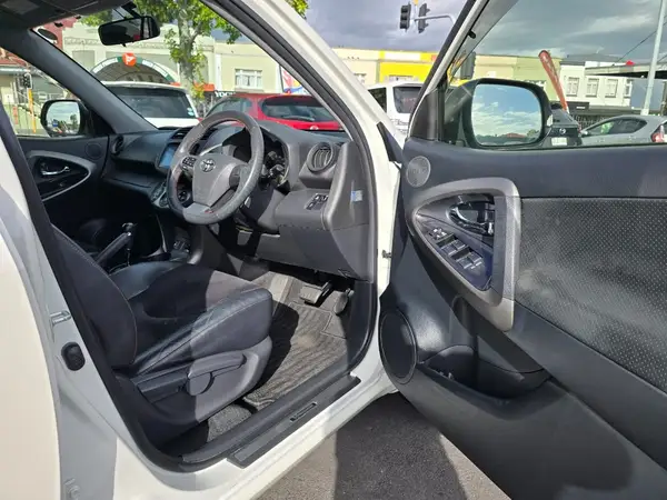 2012 Toyota Vanguard *Down hill assist control, Paddle shifter Carousel 2