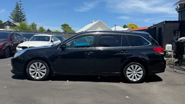 2010 Subaru Legacy Carousel 3