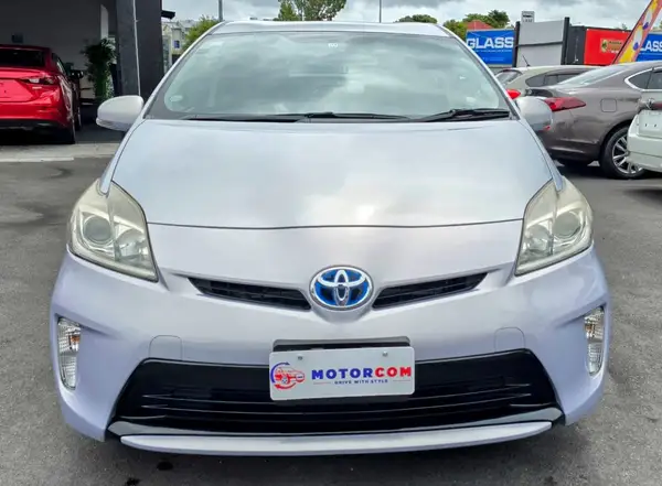 2014 Toyota Prius Carousel 1