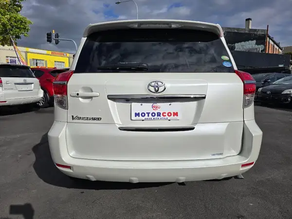 2012 Toyota Vanguard *Down hill assist control, Paddle shifter Carousel 5