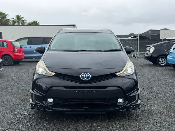 2014 Toyota Prius Alpha ALPHA G (FACELIFT, BODYKIT) Carousel 1