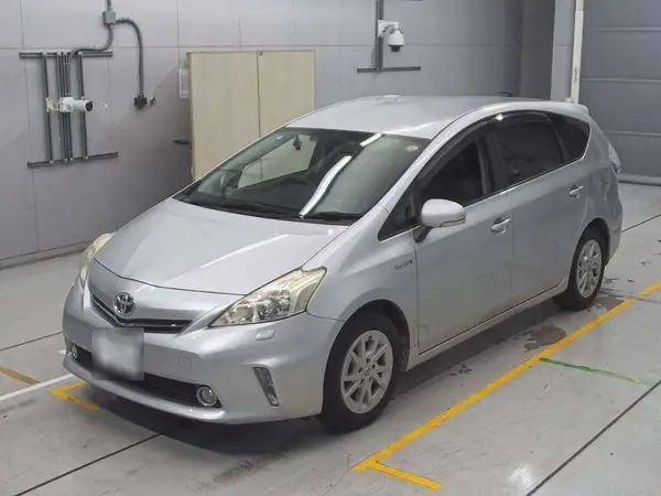 2012 Toyota Prius Alpha G Carousel 7